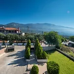Thekla Karavádhos