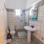 Thekla Karavádhos