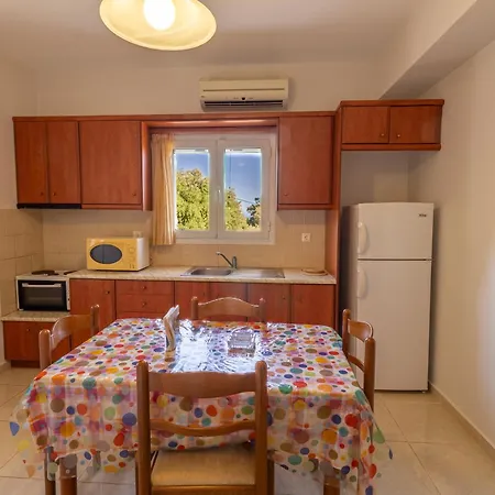 Thekla Karavádhos