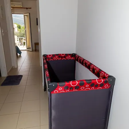 Thekla Apartmán Karavádhos