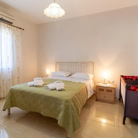 Apartmán Thekla Karavádhos