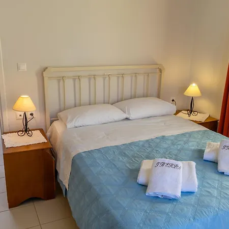 Thekla * Karavádhos