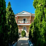 Thekla * Karavádhos